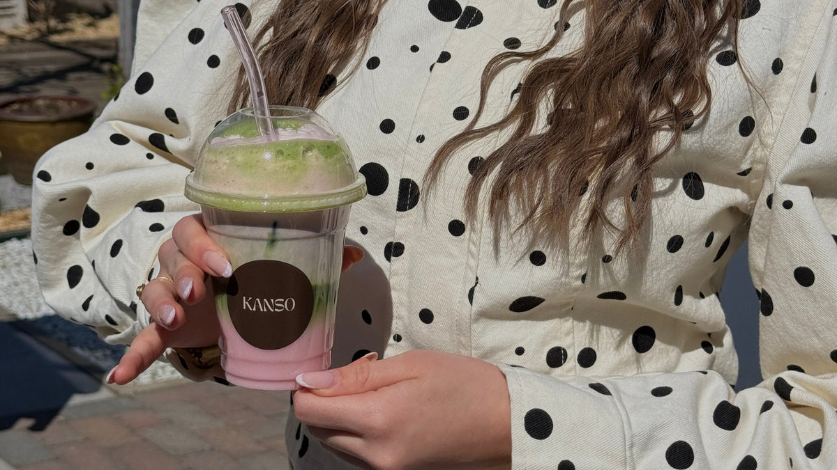 Pink iced matcha met Fristi